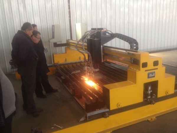 數(shù)控火焰切割機(jī)現(xiàn)場